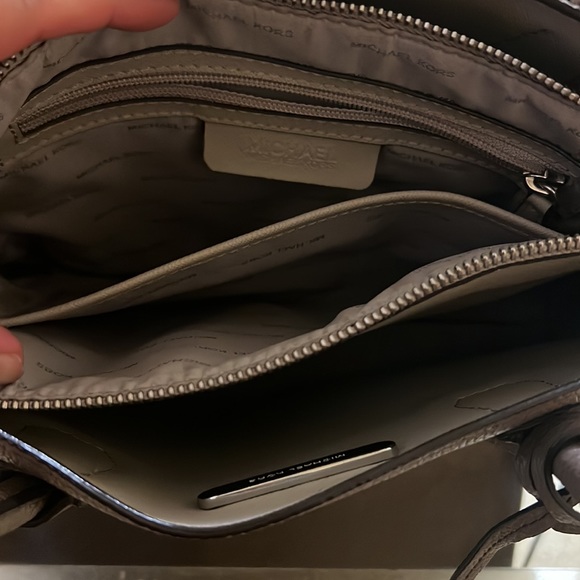 Michael kors taupe accordion medium bag with silver hardware. - Picture 12 of 12